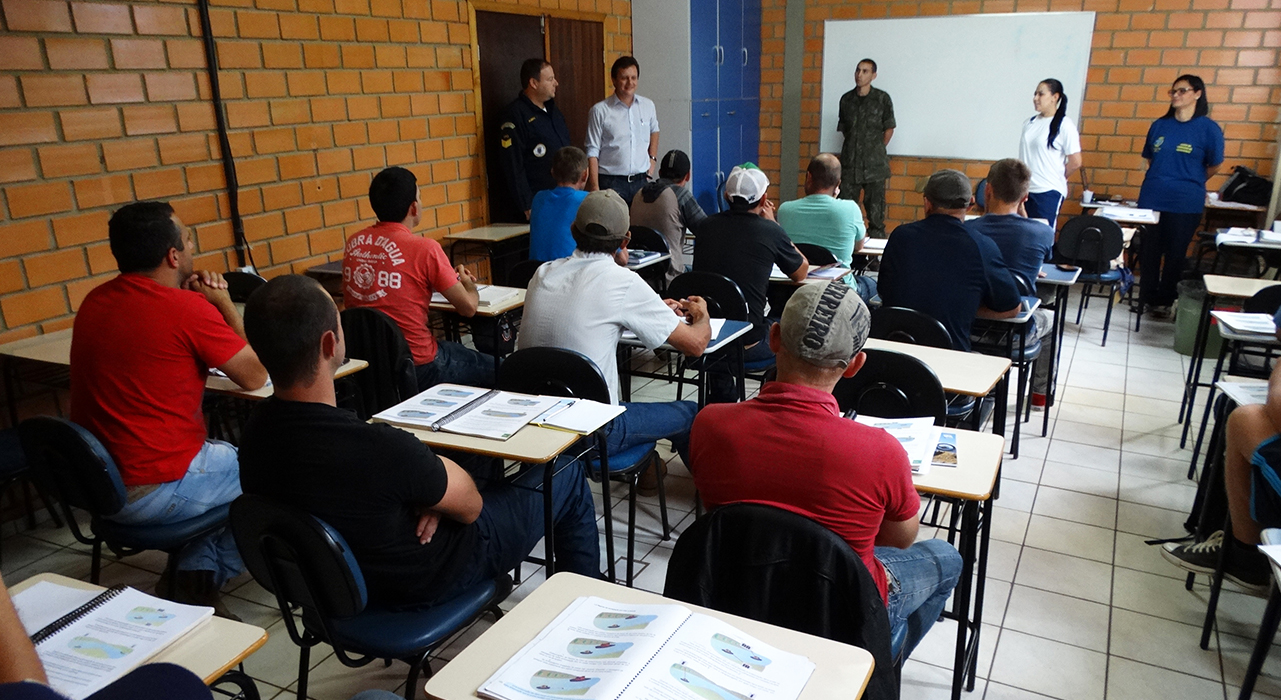 Cruz Machado realiza curso de marinheiro e auxiliar fluvial