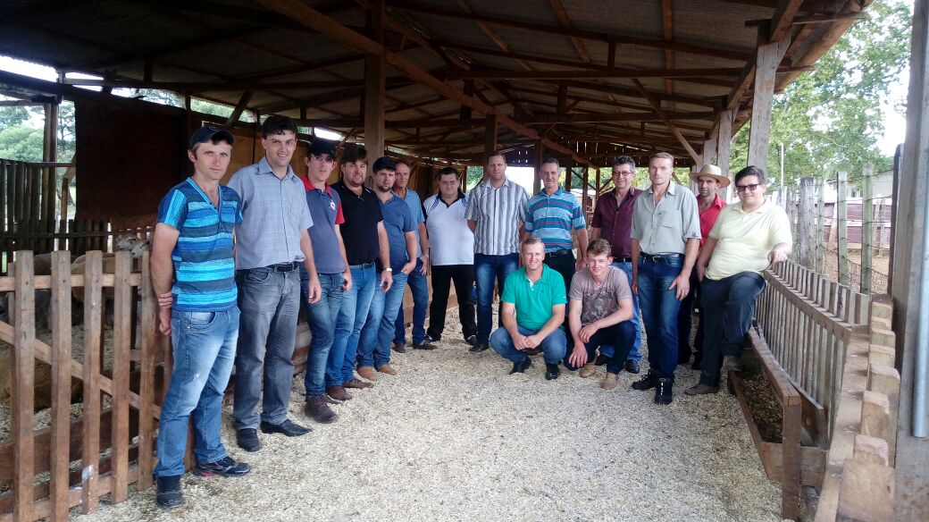 Em Guarapuava-PR agricultores adquirem novas técnicas de produção ovinocultura