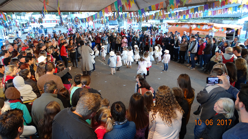 Apesar do frio 7º Festerê na Praça é sucesso!