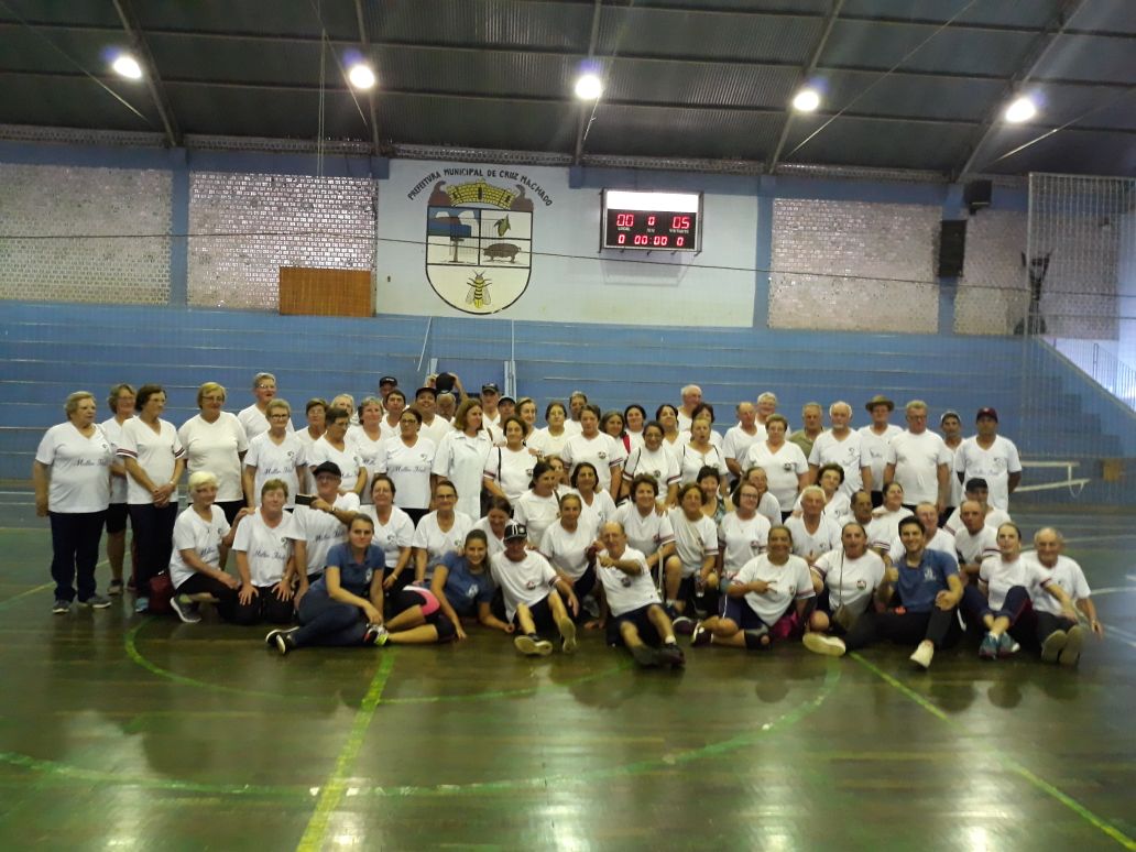 Terceira Idade de Cruz Machado e Palmas participam de amistoso