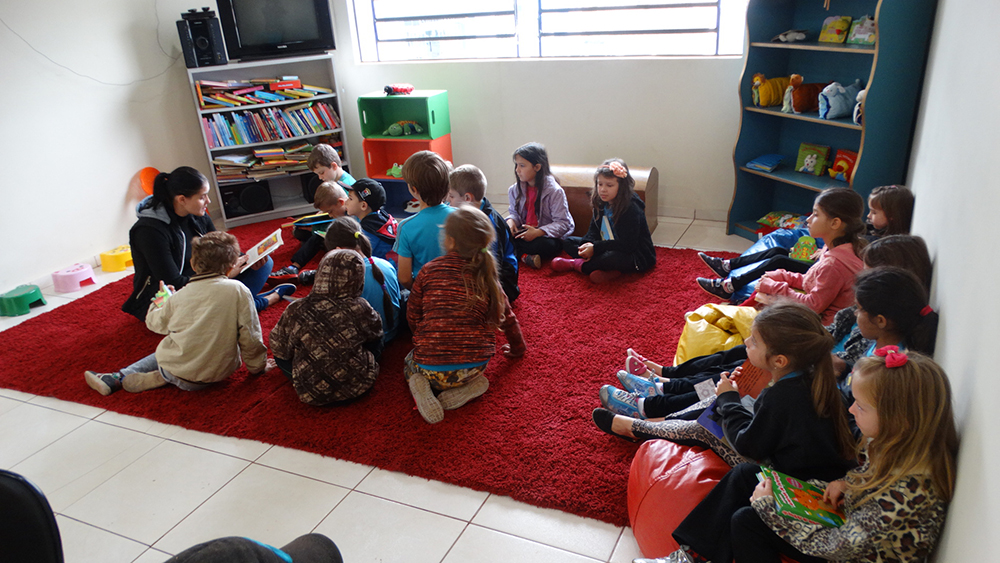 Biblioteca Cidadã recebe visita de alunos da Escola Prefeito Boleslau Sobota