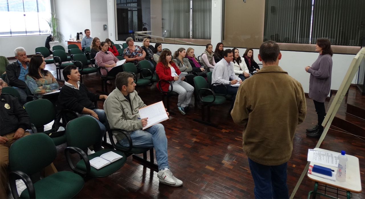 Integrantes da Rede discutem ideias sobre consumo de bebidas alcoólicas
