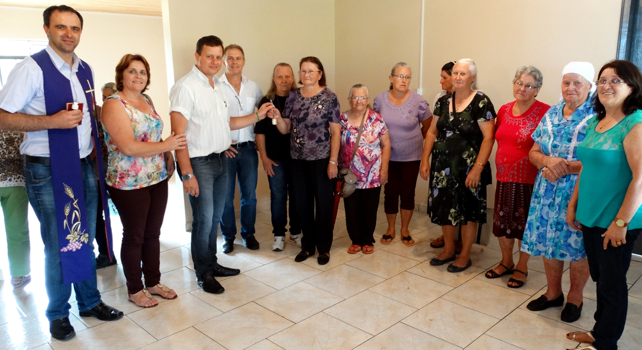 Grupo das Vovós do distrito de Santana recebe nova casa