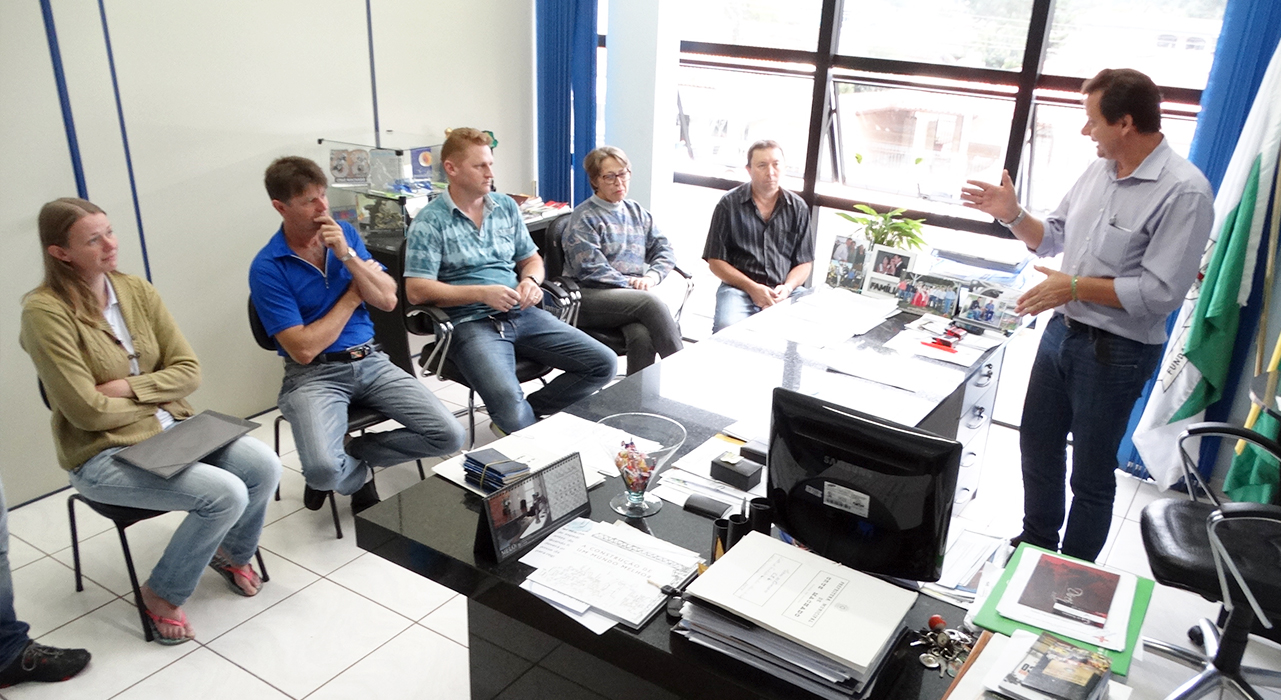 Prefeitura de Cruz Machado assina convênio com a Apae e Casa Familiar Rural