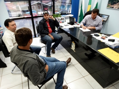 Prefeito assina contrato de prestação de serviços do Programa Horas Máquina