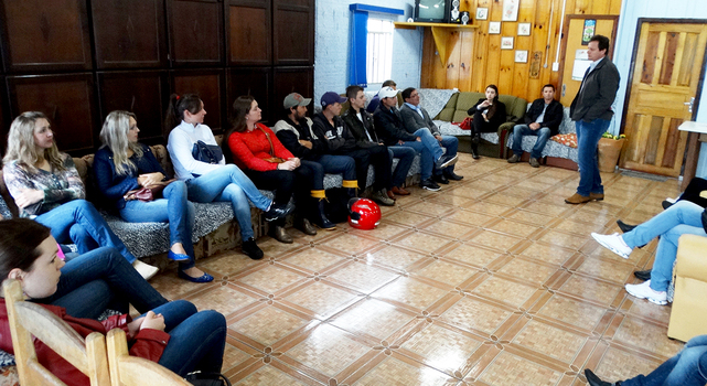 Prefeito Antonio realiza reunião com os convocados do concurso público