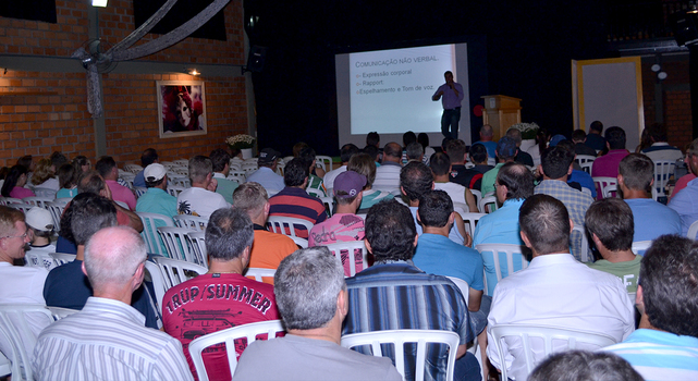 Servidores participam de palestra em comemoração ao Dia do Funcionário Público