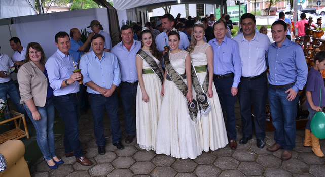 Prefeitos da Amsulpar visitam 5ª Festa da Erva-Mate