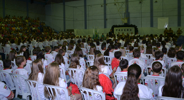 Programa Educacional de Resistência às Drogas forma 325 crianças em Cruz Machado
