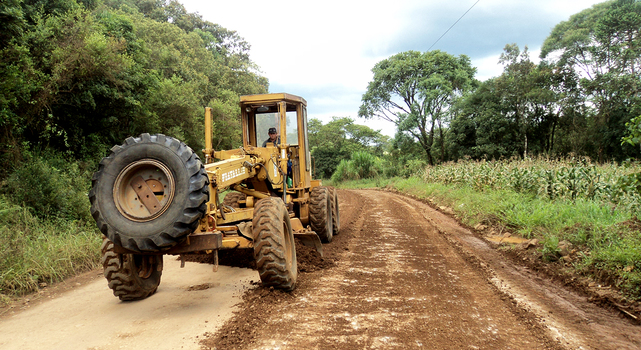 Prefeitura de Cruz Machado realiza melhorias em estradas rurais