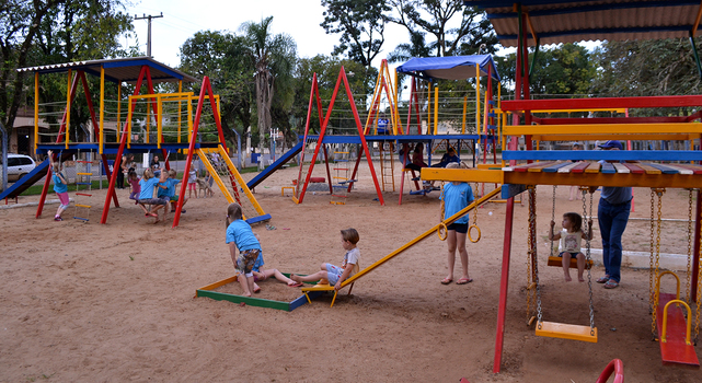 Novos playgrounds são instalados na Praça Papa Pio XII