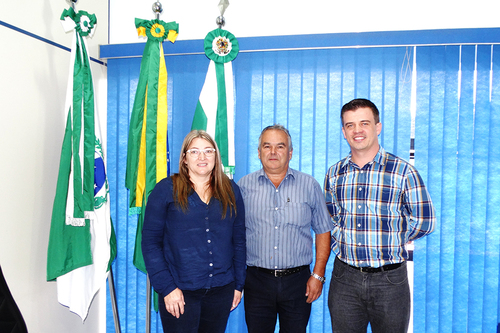 Chefe do NRE Ricardo Brugnago visita gabinete municipal