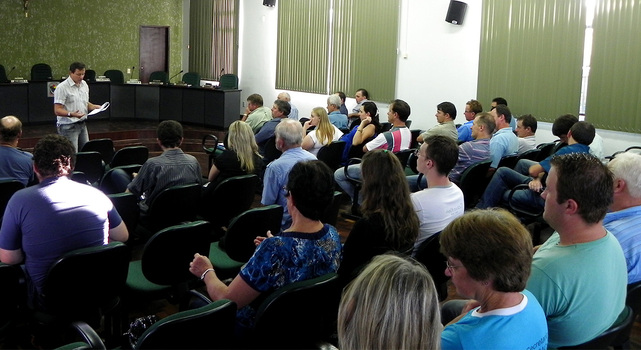 Prefeito Antonio presta contas do terceiro quadrimestre de 2013