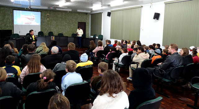 Prefeito Antonio participa das atividades do Programa Jovem Vereador