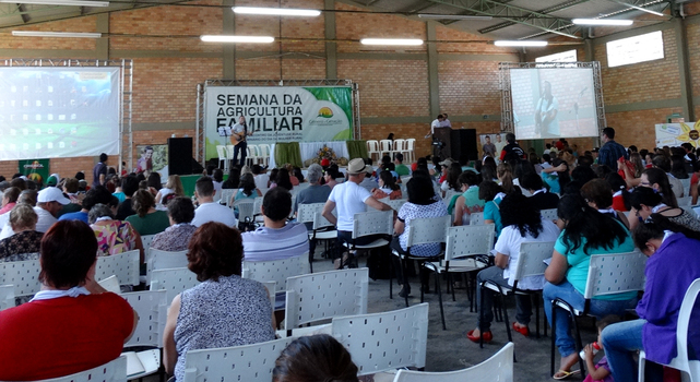 Agricultores de Cruz Machado participam da 1ª Feira da Exposição da Agricultura Familiar