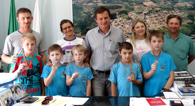 Alunos recebem medalhas da Olimpíada Brasileira de Astronomia